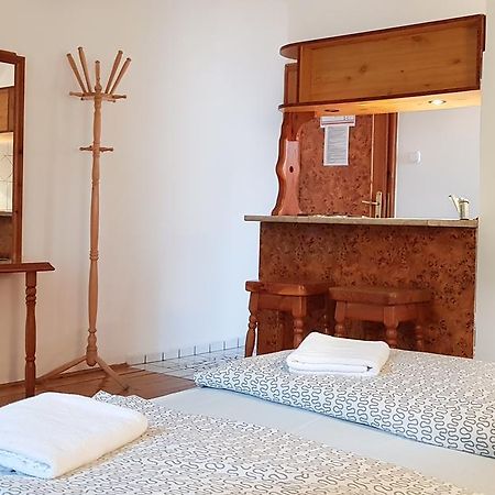 Hotel Paar Szieszta Győr Exteriör bild