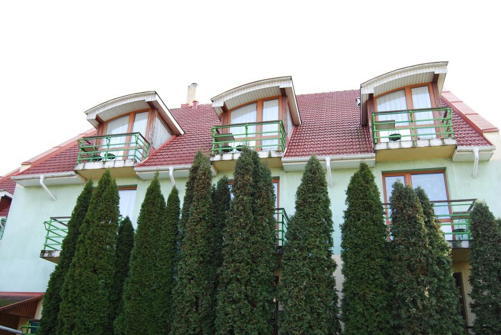 Hotel Paar Szieszta Győr Exteriör bild