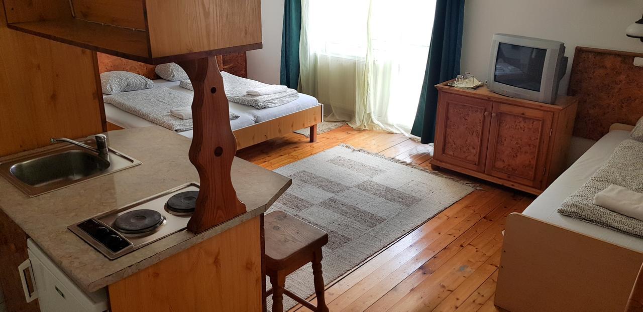 Hotel Paar Szieszta Győr Exteriör bild