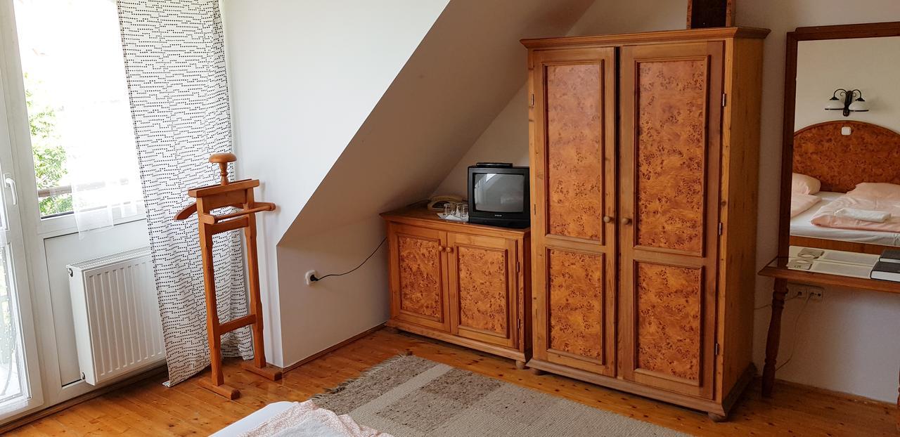 Hotel Paar Szieszta Győr Exteriör bild